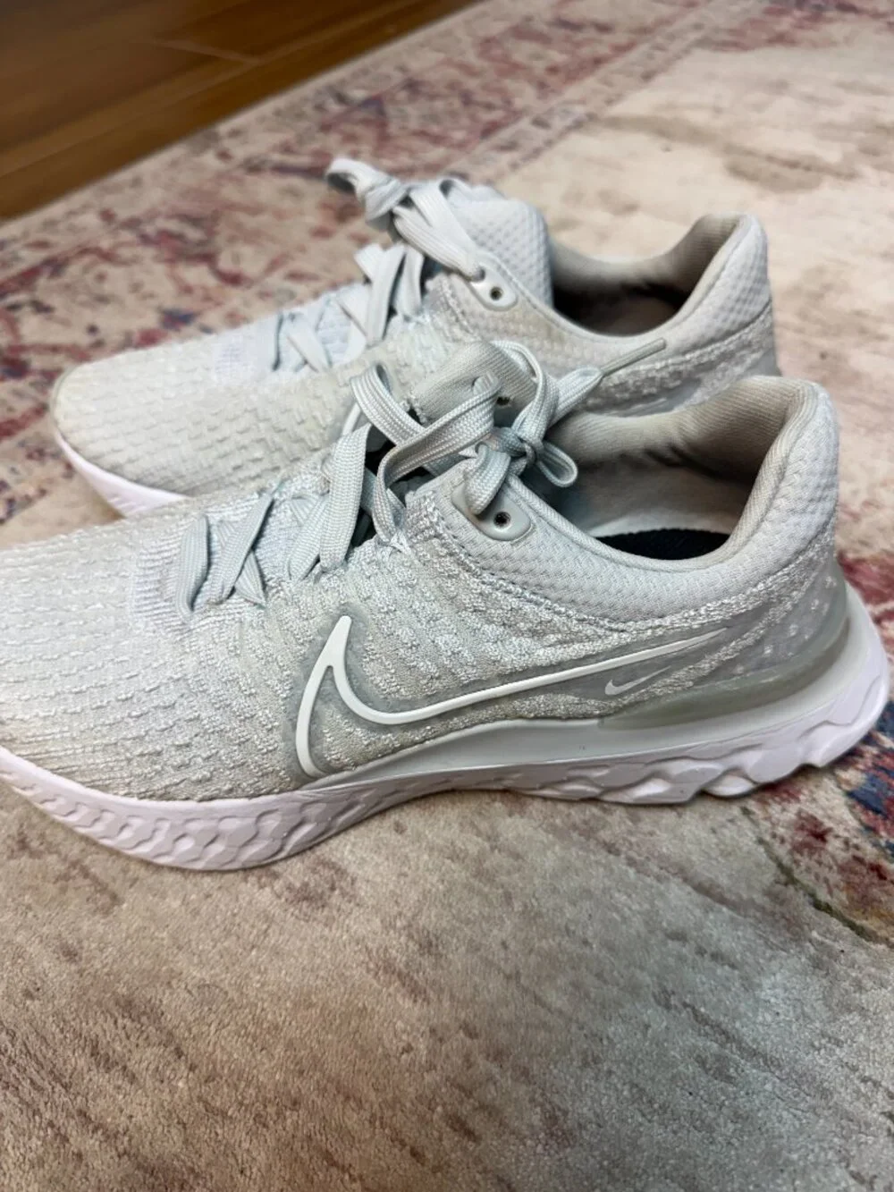 Nike React Infinity  Women's Silver Sneakers Size 8 in Great Shape